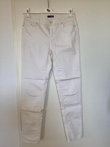 WITTE ZOMERBROEK MAAT 38. beschikbaar voor biedingen