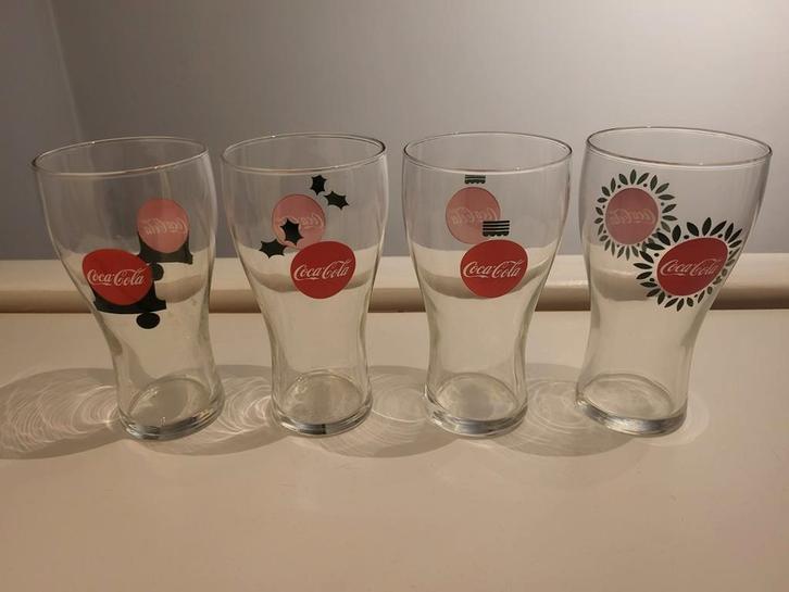 Coca-Cola kerst glazen, Verzamelen, Glas en Borrelglaasjes, Zo goed als nieuw, Frisdrankglas, Ophalen