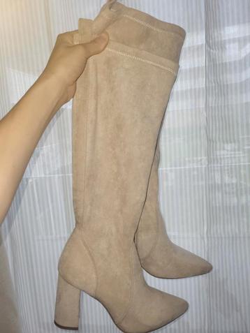 Beige imitatie suède laarzen maat 40 beschikbaar voor biedingen