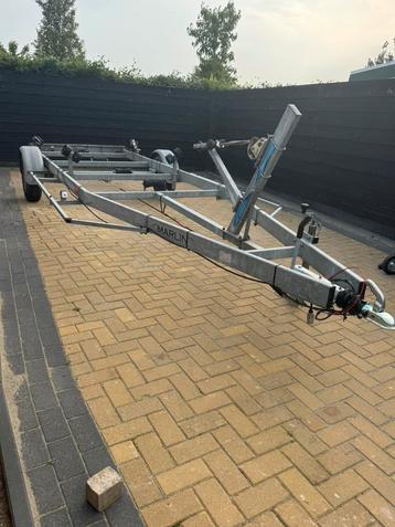 Marlin trailer 1500 kilo as tot ruim 6.5 meter! € 1995,- beschikbaar voor biedingen