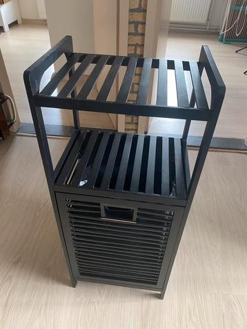 Te koop kastje/ handdoek rek met wasmandfunctie beschikbaar voor biedingen