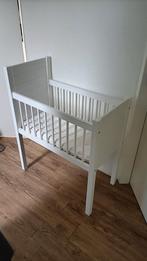 Wit wiegje inclusief matras en beddengoed, Ophalen, Gebruikt, Wieg