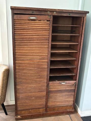 vintage rolluikkast uit Parijs beschikbaar voor biedingen