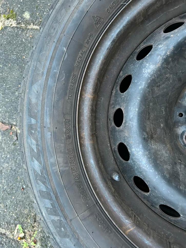 Winterbanden Set Nissan Qashqai - 215/65R16, Auto diversen, Wieldoppen, Gebruikt, Ophalen of Verzenden