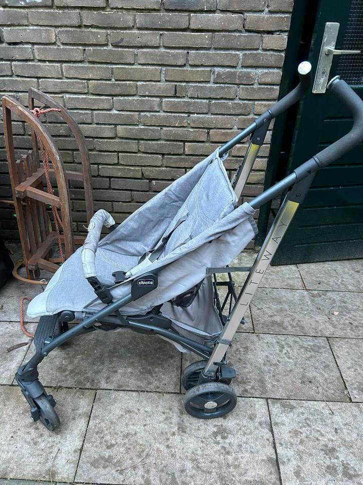 Grijze chicco buggy, Kinderen en Baby's, Buggy's, Gebruikt, Overige merken, Regenhoes, Zonnekap, Ophalen