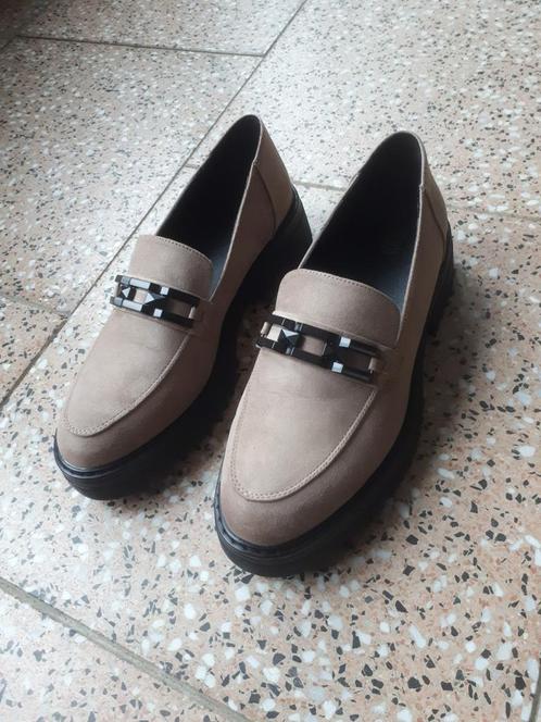Loafers, NIEUW, merk oxmox, kleur beige met zwarte zool., Kleding | Dames, Schoenen, Nieuw, Instappers, Beige, Ophalen of Verzenden