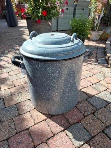 Grijs gemêleerde ketel te koop voor €17,50. beschikbaar voor biedingen