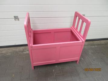 groot poppenbedje roze beschikbaar voor biedingen