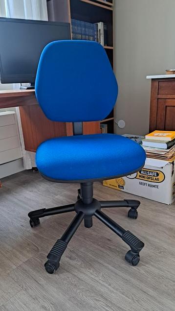 Bureau stoel blauw beschikbaar voor biedingen