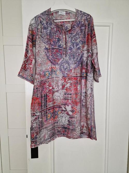 TUNIEK MET ZIJDEN EN HANDBORDUURSELS, Kleding | Dames, Blouses en Tunieken, Zo goed als nieuw, Maat 38/40 (M), Overige kleuren