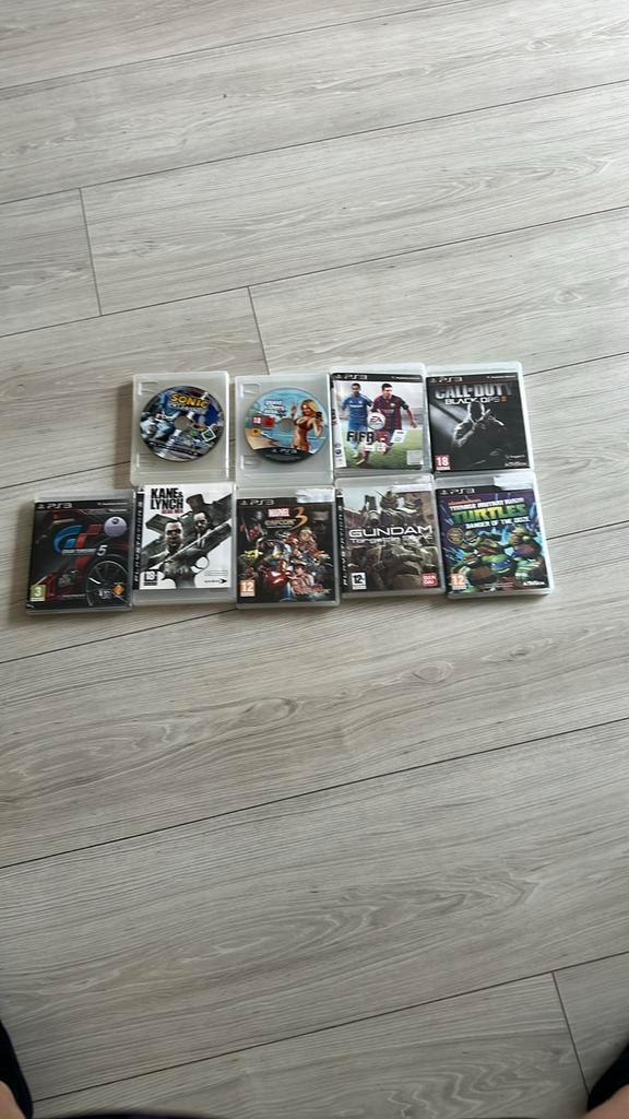 Playstion3 met 9 spellen en twee controllers, Spelcomputers en Games, Games | Sony PlayStation Portable, Zo goed als nieuw, 2 spelers