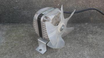 Ventilator 220 volt 21 watt koeler beschikbaar voor biedingen