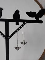 Zilverkleurige Oorbellen met Bijtjes, Ophalen of Verzenden, Zo goed als nieuw, Zilver, Hangers