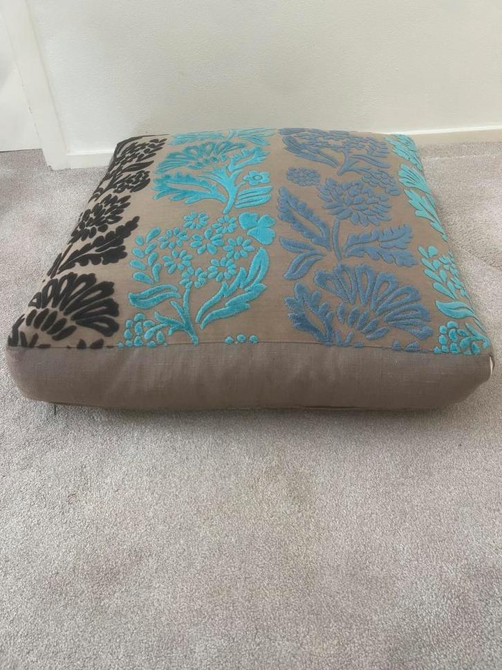 Origineel Zitkussen met Bloemenmotief, Huis en Inrichting, Woonaccessoires | Kussens, Gebruikt, Overige kleuren, Vierkant, Ophalen of Verzenden