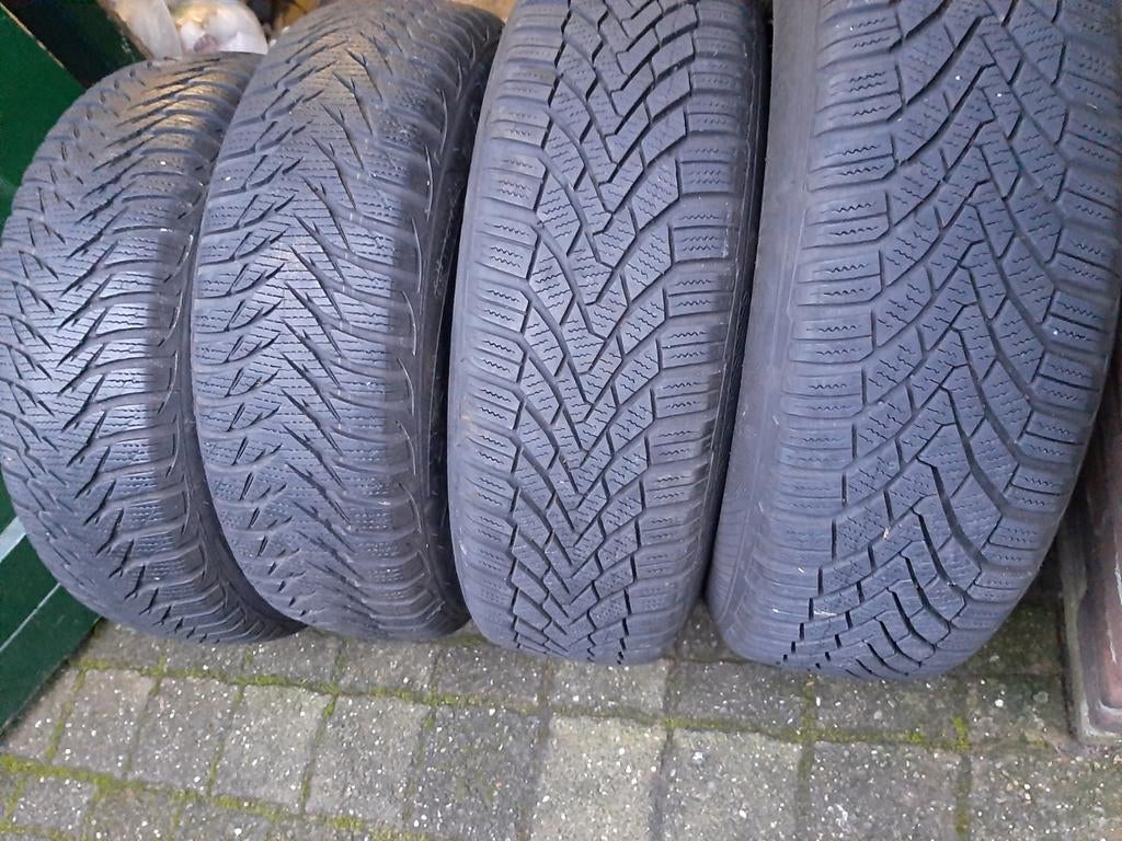 Set van winterbanden 185/65 R15, Ophalen
