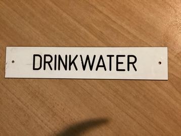 Vintage gegraveed aanduidingsbordje DRINKWATER € 0,00 beschikbaar voor biedingen
