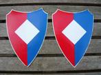 2 Defensie Stickers : Stafembleem 1e Legerkorps (Schild), Embleem of Badge, Nederland, Ophalen of Verzenden, Landmacht