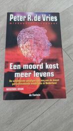 P.R. de Vries - Een moord kost meer levens, Boeken, P.R. de Vries, Ophalen of Verzenden, Zo goed als nieuw, Nederland