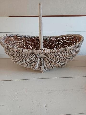 Leuke witte oude plukmand beschikbaar voor biedingen