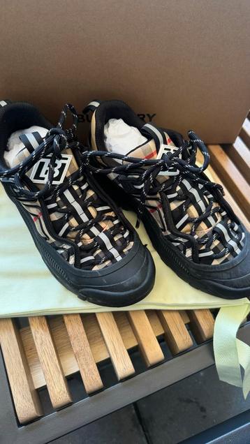 Burberry Sneakers Unisex - Nieuwstaat! beschikbaar voor biedingen