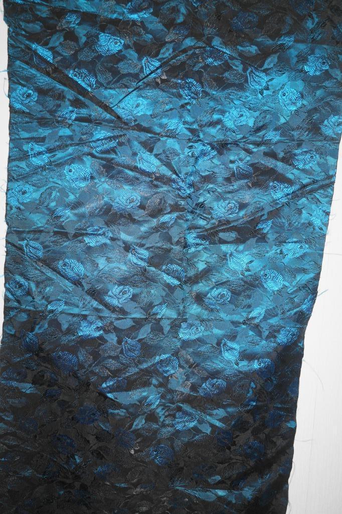 stuk groene, gebloemde zijde; folklore klederdracht, Antiek en Kunst, Antiek | Kleden en Textiel, Ophalen of Verzenden