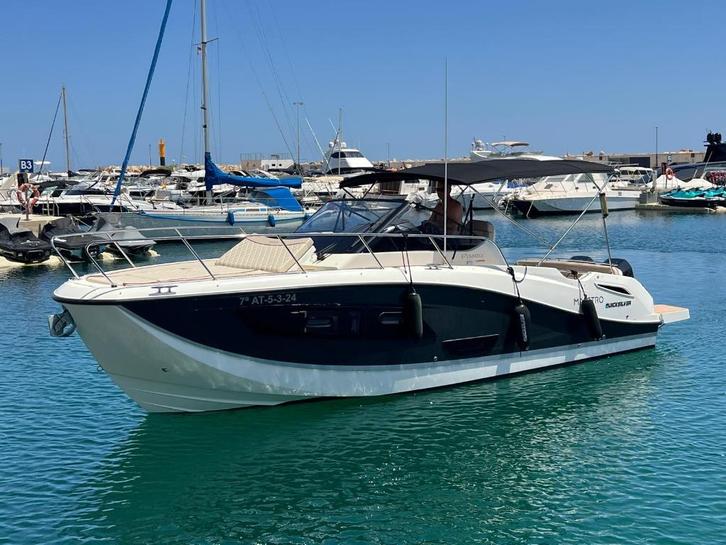 Wegens inruil verkregen Quicksilver ACTIV 875 SUNDECK, Watersport en Boten, Speedboten, Zo goed als nieuw, 6 meter of meer, Benzine
