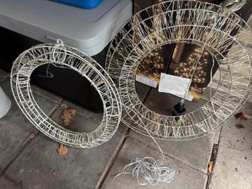 Ronde kerst kransen kerstverlichting voor binnen en buiten. beschikbaar voor biedingen