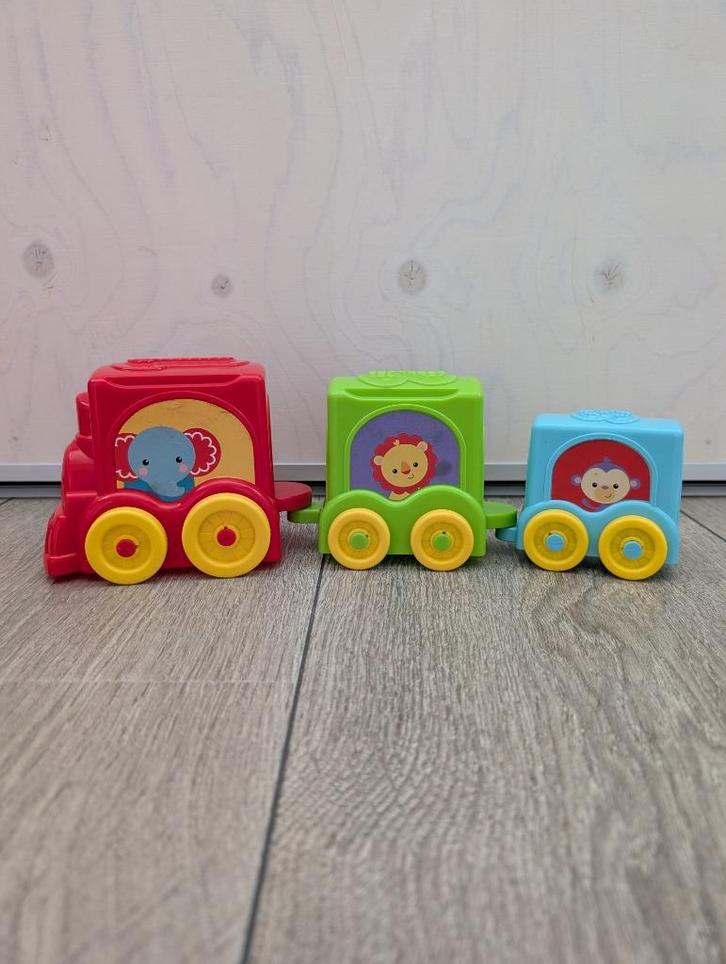Fisher price stapel en go treintje choo choo, Kinderen en Baby's, Speelgoed | Babyspeelgoed, Zo goed als nieuw, Overige typen