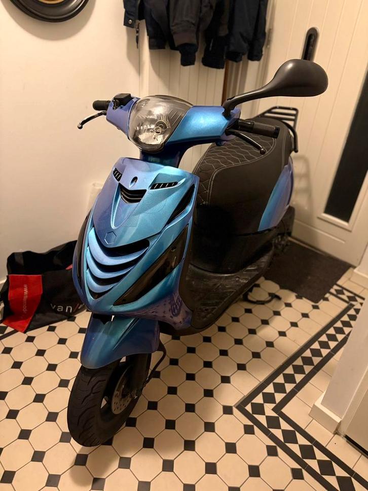 Zip 50cc, Fietsen en Brommers, Scooters | Piaggio, Zo goed als nieuw, Zip, Benzine, Ophalen of Verzenden