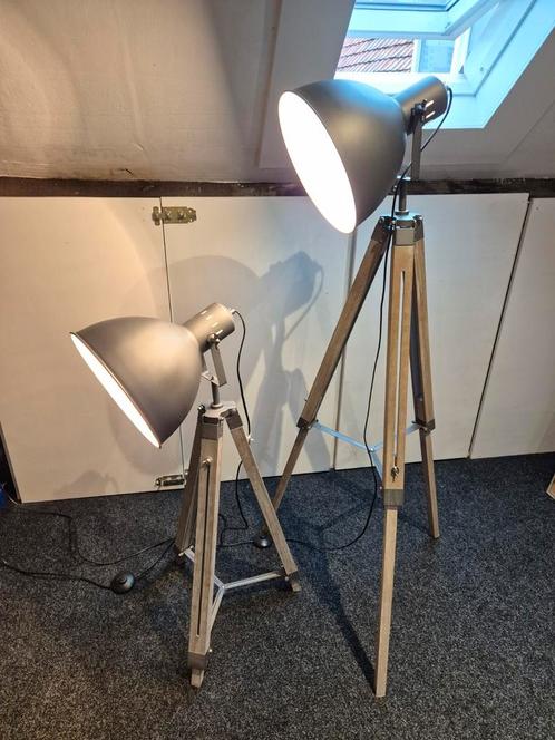 Staande vloerlampen op 3 poot, Huis en Inrichting, Lampen | Vloerlampen, Zo goed als nieuw, 150 tot 200 cm, Ophalen