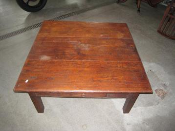 Houten salontafel met lade beschikbaar voor biedingen