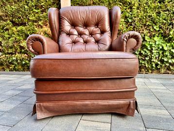 Heerlijke chesterfield fauteuil - bruin leer beschikbaar voor biedingen