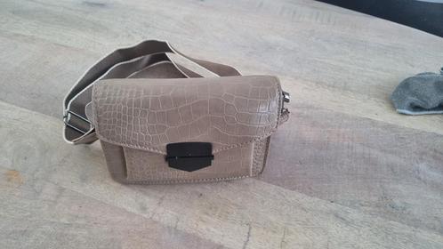 Elegante damestas met croco/slangenprint – NIEUW, Sieraden, Tassen en Uiterlijk, Tassen | Schoudertassen, Nieuw, Beige, Ophalen of Verzenden