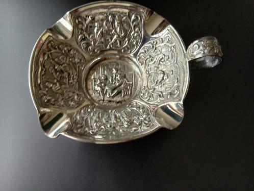 Zilveren asbak met Oud-Hollands motief. Gemerkt, Antiek en Kunst, Antiek | Goud en Zilver, Zilver, Ophalen of Verzenden