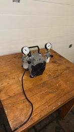Compressor/ vacuüm pomp voor in laboratorium, Ophalen, ..., Zo goed als nieuw, ...