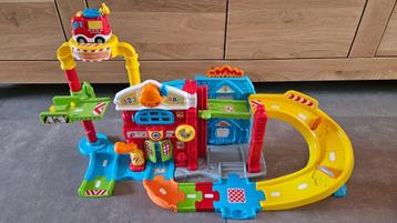VTech toet toet auto's diverse sets (garage, kazerne etc.) beschikbaar voor biedingen