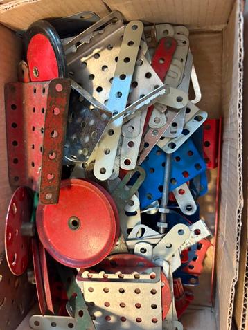 Grote bak vintage mecano beschikbaar voor biedingen