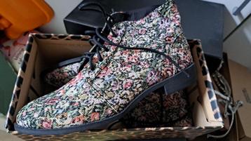 Schoenen maat 39 nieuw ophalen in Beverwijk beschikbaar voor biedingen
