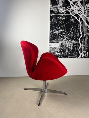 raaifauteuil rood geïnspireerd op klassiek design beschikbaar voor biedingen