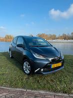 Toyota Aygo X-joy 1.0 Vvt-i 69pk 5D 2018 Blauw, Auto's, Voorwielaandrijving, Zwart, Leder en Stof, Origineel Nederlands