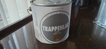 Trappenlak Hermadix 2 liter inhoud beschikbaar voor biedingen