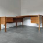 Eeka vintage bureau desk in oak veneer, Huis en Inrichting, Bureaus, Zo goed als nieuw, Ophalen, Bureau