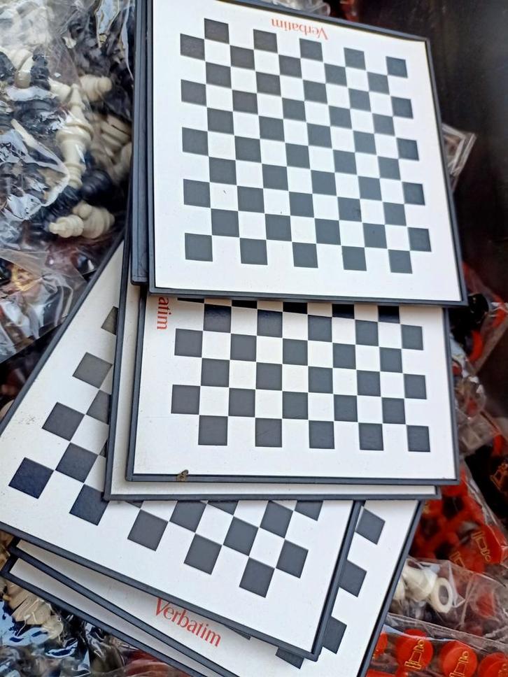 Grote partij magnetische schaakstukken, Hobby en Vrije tijd, Gezelschapsspellen | Bordspellen, Nieuw, Een of twee spelers, Reisspel