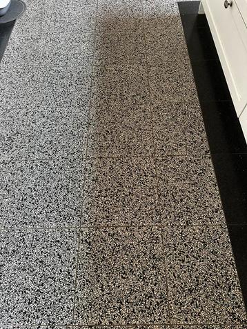 Restpartij 14 terazzo tegels 40x40 licht en donker. NIEUW beschikbaar voor biedingen