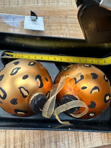 2x kerstballen beschikbaar voor biedingen