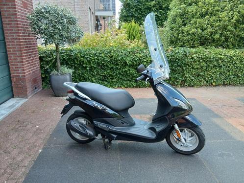 Piaggio Fly (2017), Fietsen en Brommers, Scooters | Piaggio, Zo goed als nieuw, Fly, Maximaal 45 km/u, Benzine, Ophalen