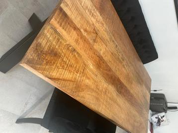 Eettafel met bank en stoelen gehele set  beschikbaar voor biedingen