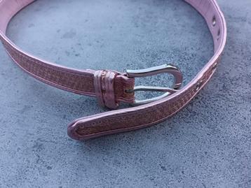Roze meisjes ceintuur.  beschikbaar voor biedingen