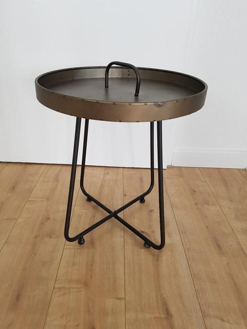 Bijzettafeltje. Staal., Huis en Inrichting, Tafels | Bijzettafels, Zo goed als nieuw, Rond, 45 tot 60 cm, Minder dan 55 cm, Metaal of Aluminium