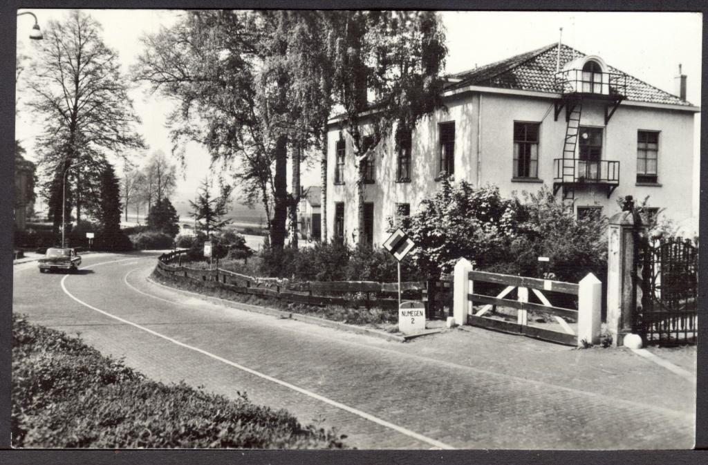Ansichtkaart; Ubbergen bij Nijmegen -Jeugdherberg "Overberg", Verzamelen, Ansichtkaarten | Nederland, Ophalen of Verzenden, 1940 tot 1960